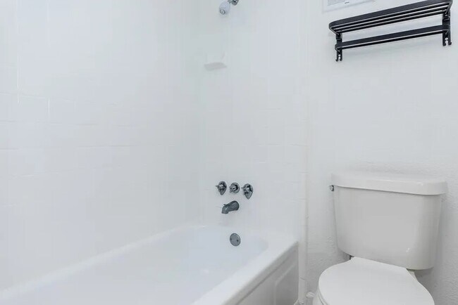 Building Photo - 4400 Memorial Dr