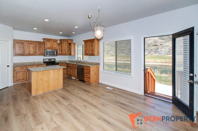 Building Photo - 10724 N Cypress