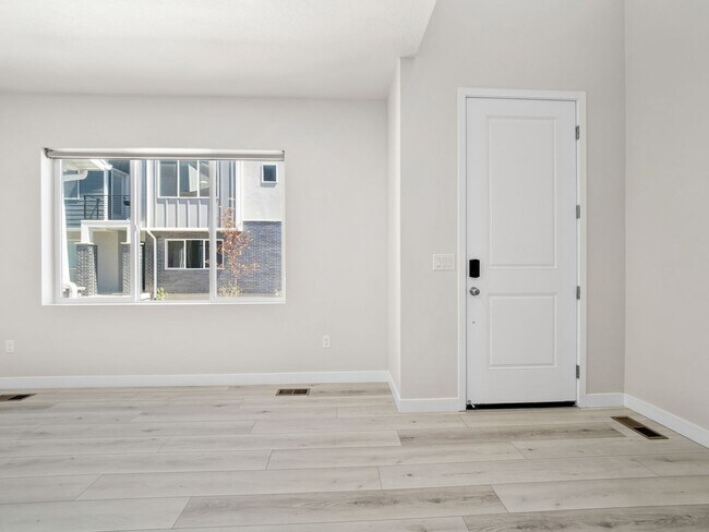 Building Photo - Wau-15083 S Reins Way Bluffdale, UT 84065