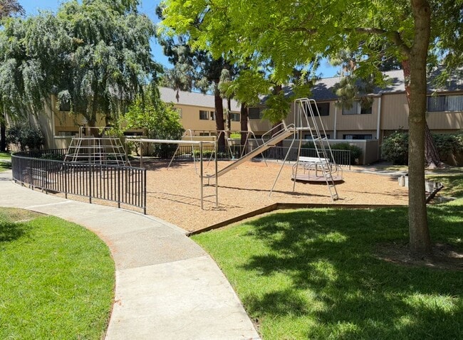 Building Photo - 962 Kiely Blvd