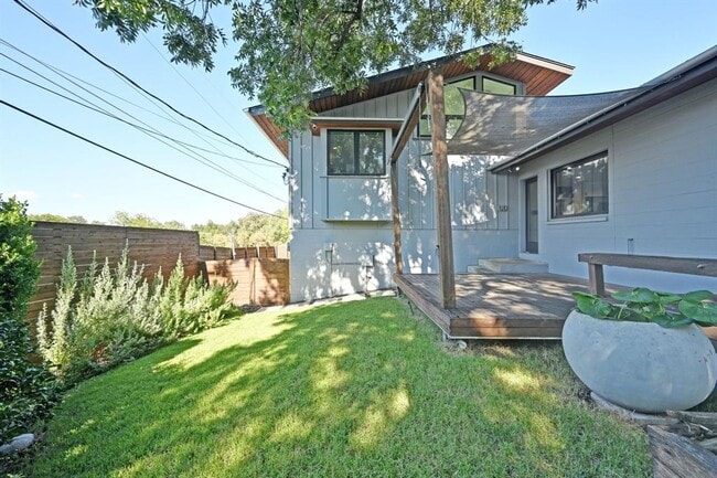 Building Photo - 701 Brownlee Cir