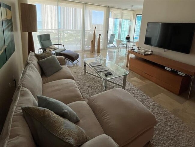Building Photo - 16500 Collins Ave