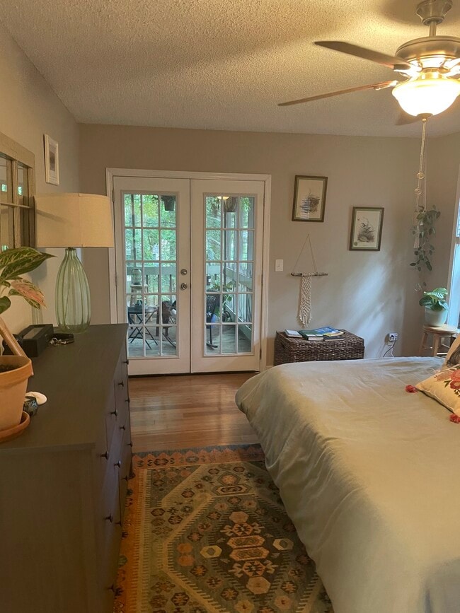 Building Photo - 1543 Hillhaven Dr