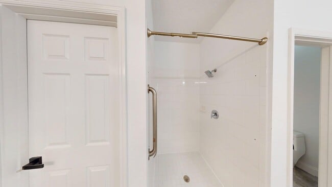 Building Photo - 6 BR  5 BA  LUXURY POOL HOME -  Fells Landing Subdivision- Minutes to Medical City!