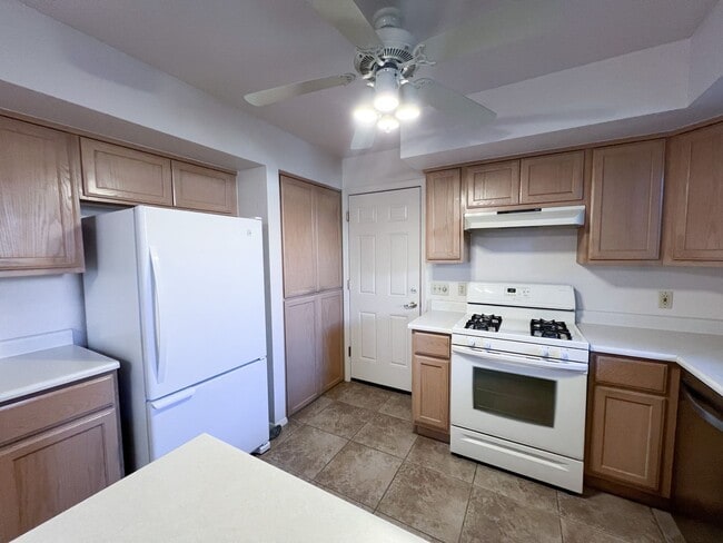 Building Photo - TOWNHOME - COTTONWOOD - SAWMILL GARDENS HOA