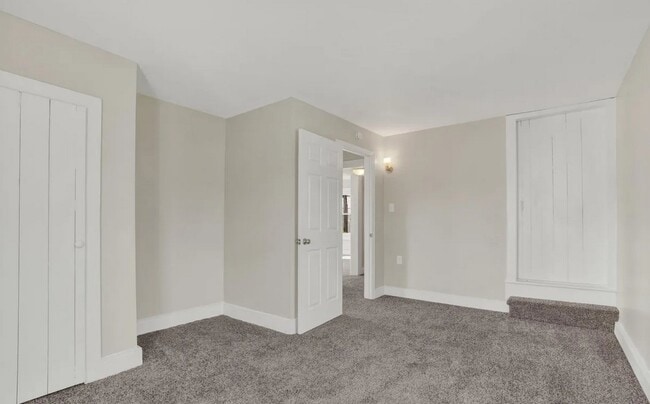 Building Photo - House For Rent