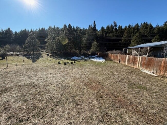 Building Photo - Great duplex on quiet street