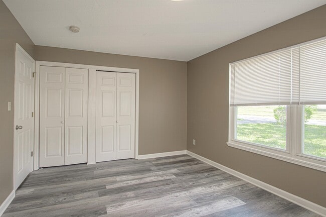 Building Photo - 6905 E 112th St