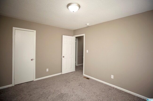 Building Photo - 3142 Sleepy Hollow Dr