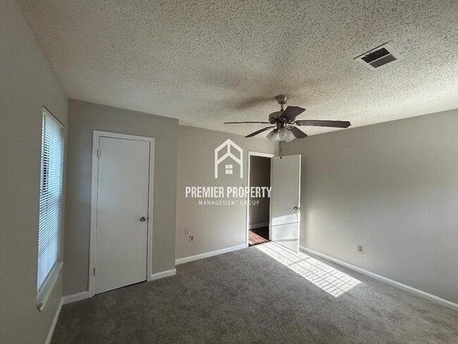 Building Photo - 4717 Chatelet Dr