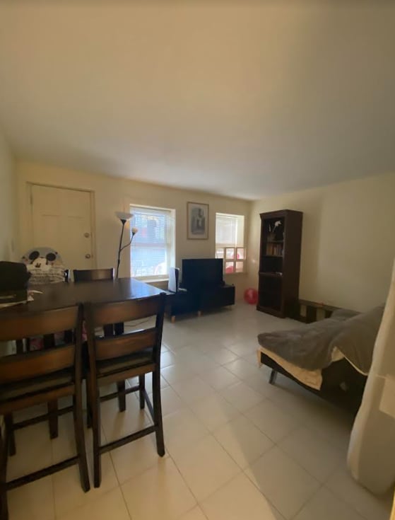 Building Photo - 118 London St