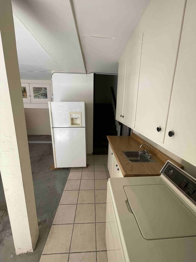 Building Photo - LARGE ENCINO SPA CONDO!