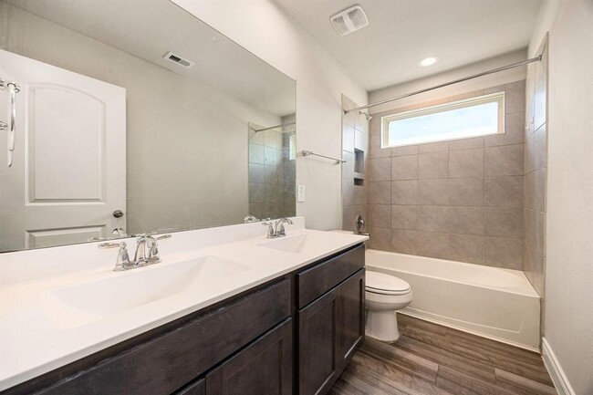 Building Photo - 31214 Gullwing Manor Dr