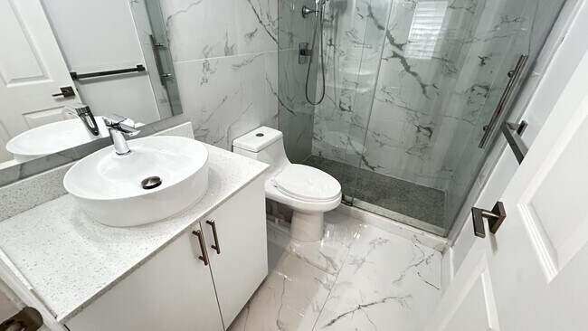 Building Photo - 4293 Laurel Ridge Cir