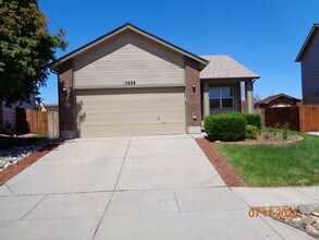 Building Photo - Great location close to shopping, gyms and entertainment.