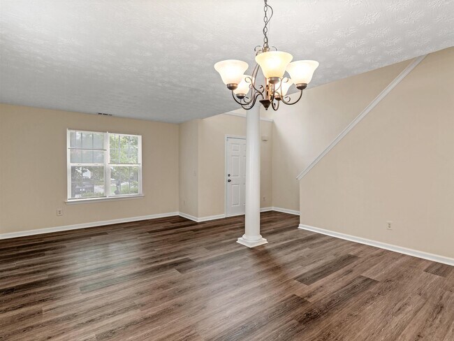 Building Photo - 310 Sarasota Ln