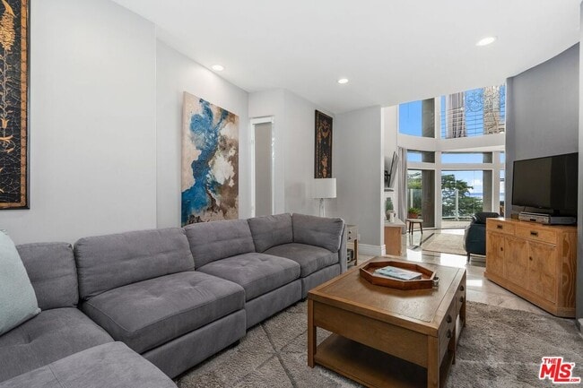 Building Photo - 11834 Pacific Coast Hwy