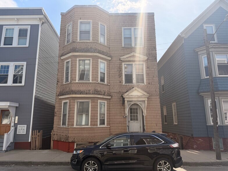 Building Photo - 18 Washburn St