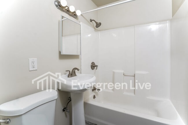 Building Photo - 5125 W Stark St