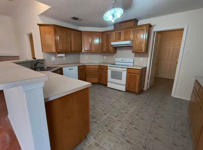 Building Photo - Beautiful and Spacious 3 bedroom, 2 bath h...