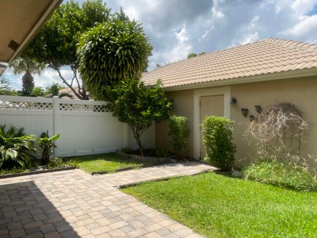 Building Photo - 8029 Murano Cir