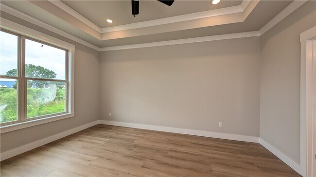 Building Photo - 308 White Oak St