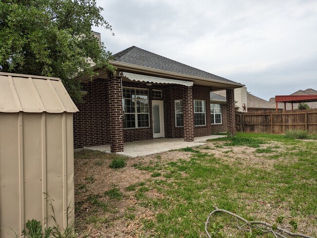Building Photo - 524 Armstrong Dr