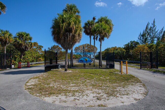 Building Photo - 18021 Biscayne Blvd