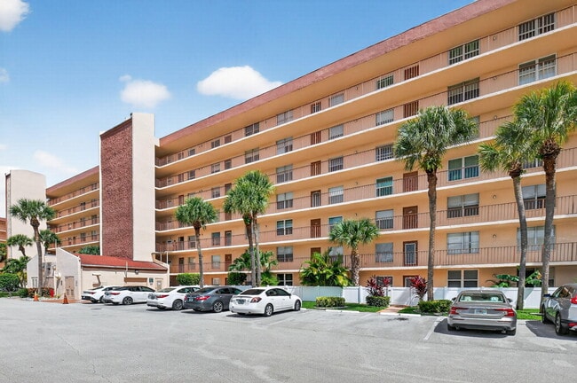 Building Photo - 14527 Bonaire Blvd