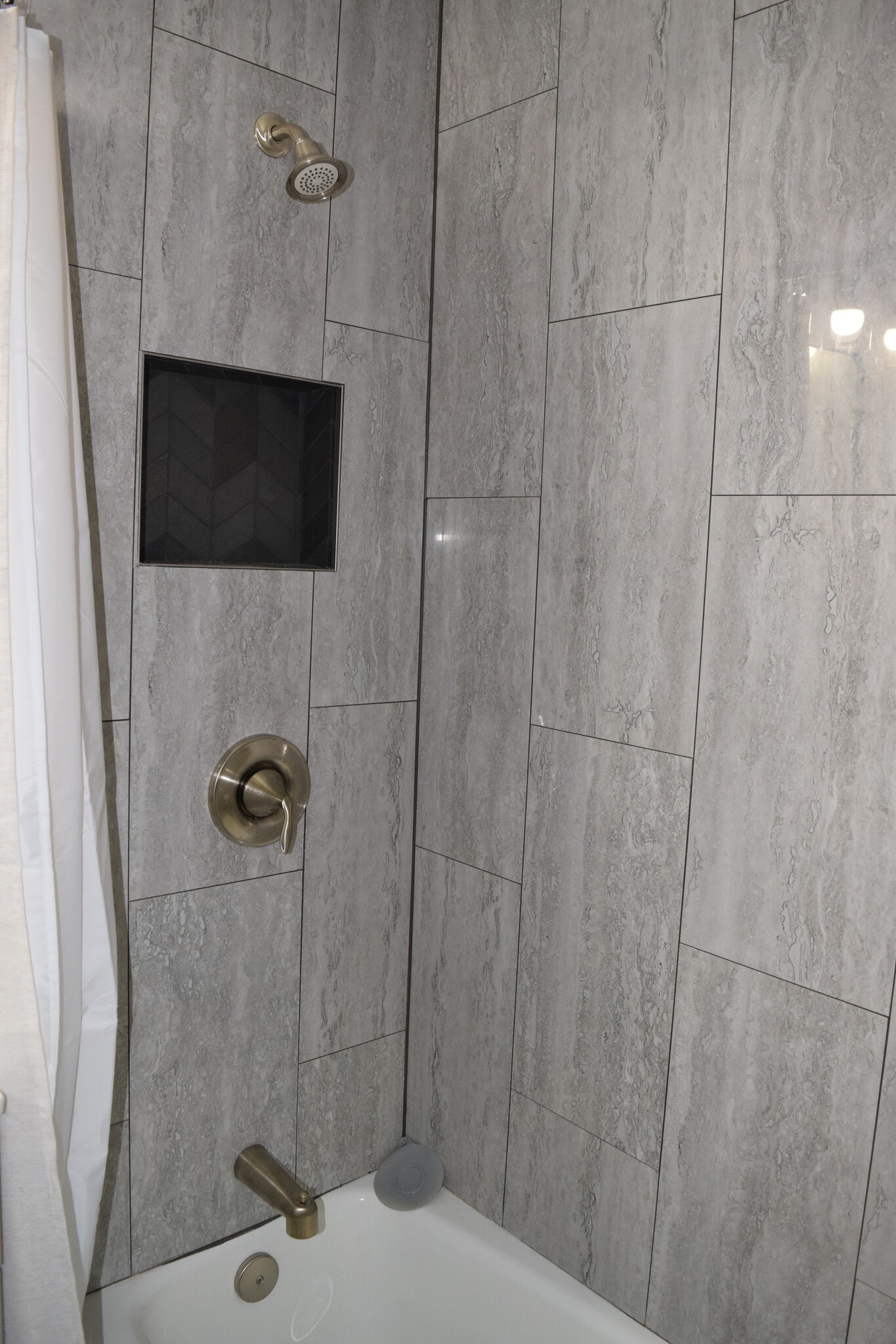 Building Photo - 113 N Cedar Ave