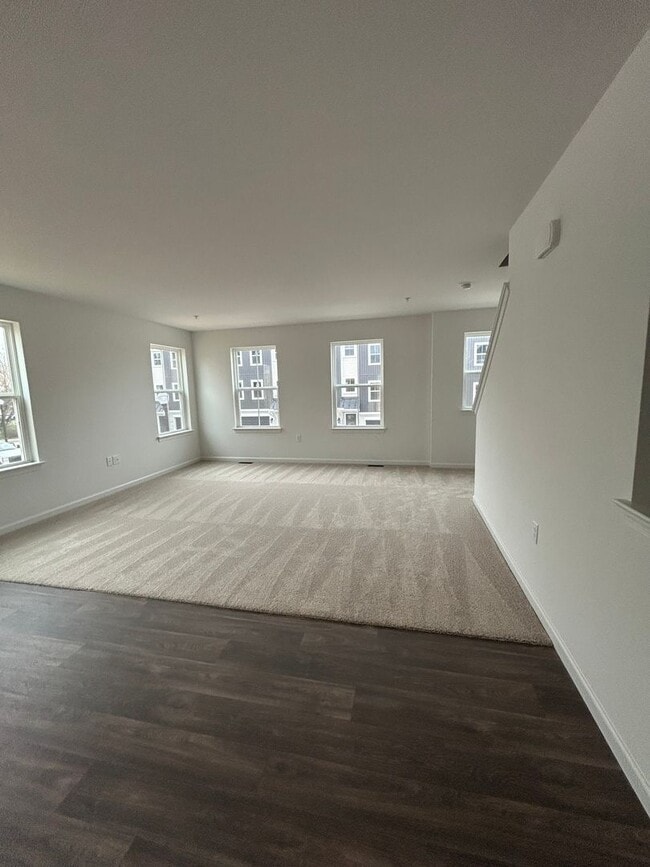 Building Photo - New End of row townhome 3 bed, 2.5 bath in Carlisle