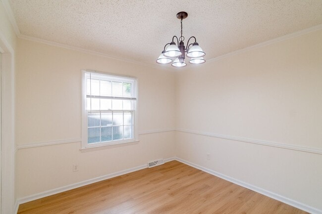 Building Photo - Well maintained ranch home in Charlotte!