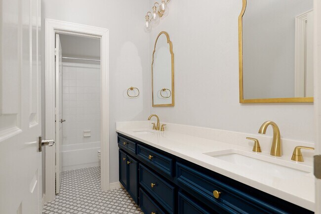 Building Photo - 14 Graceful Elm Ct
