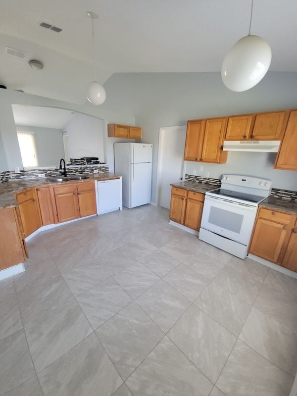 Primary Photo - 1722 Redfin Way