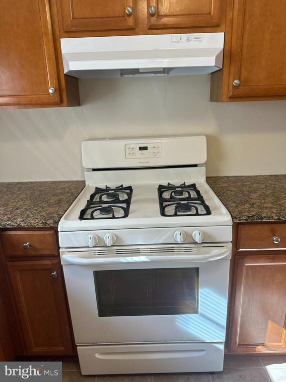 Building Photo - 371 Easton Rd