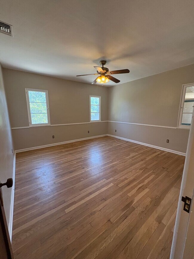 Building Photo - Charming Spanish Colonial house with huge ...