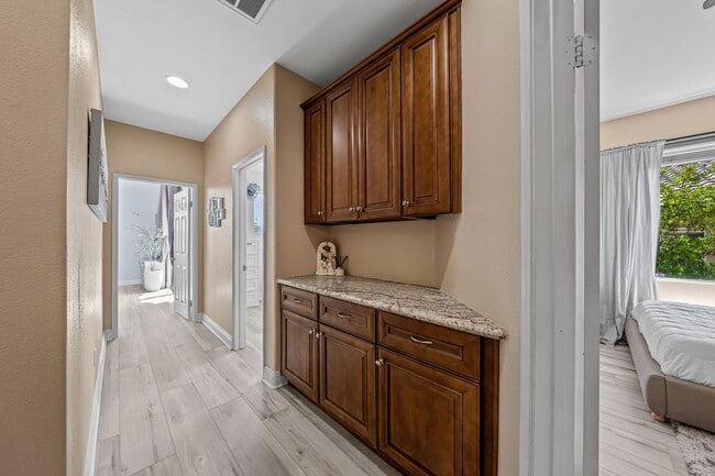 Building Photo - Beautiful Townhome in Chula Vista zz