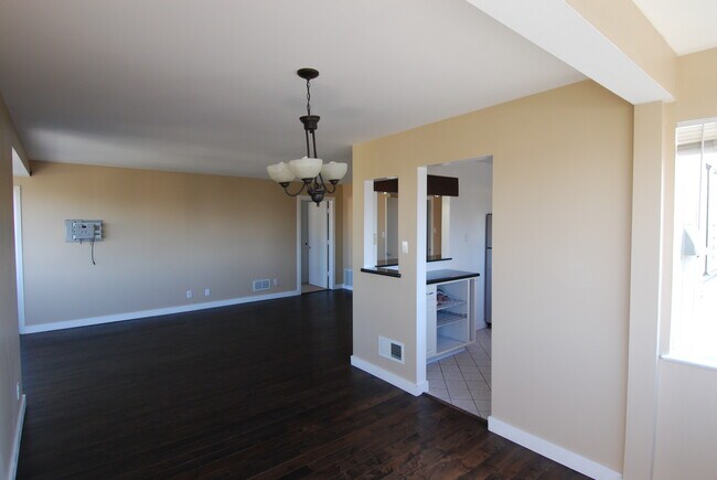 Building Photo - 310 Stanyan St