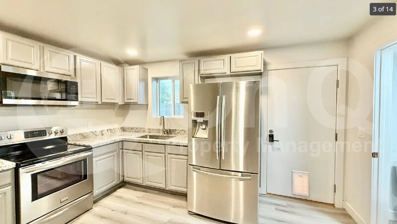 Building Photo - 6108 W Townley Ave