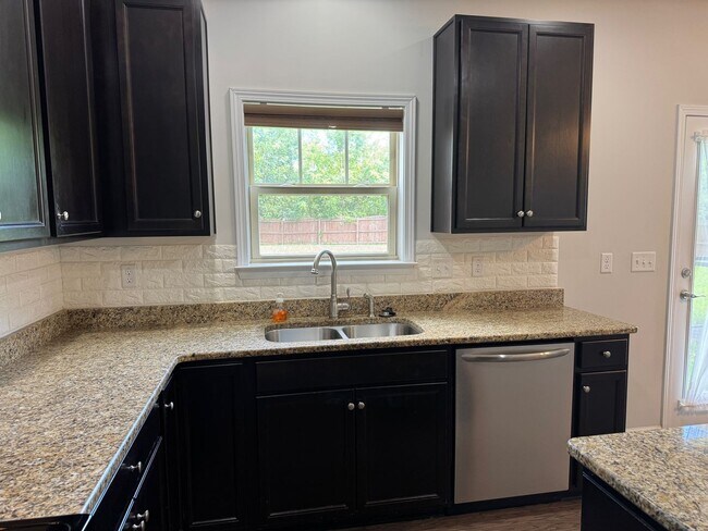 Building Photo - South AVL - Beautiful, Spacious, Versatile...