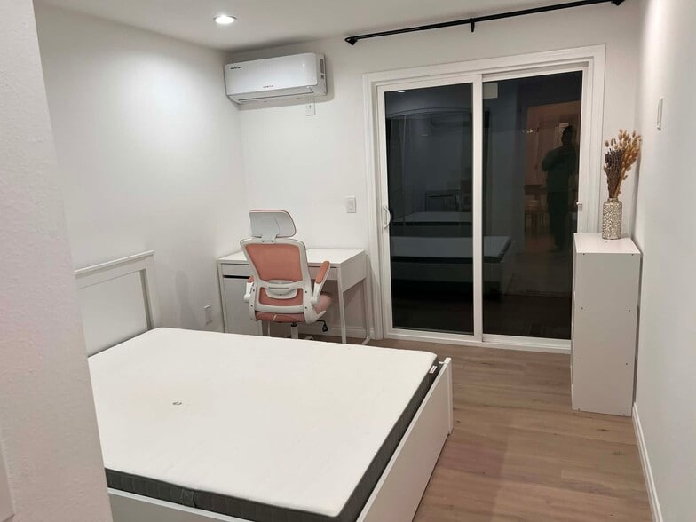 Bedroom 2 has access to small side yard - 16066 Bahama St