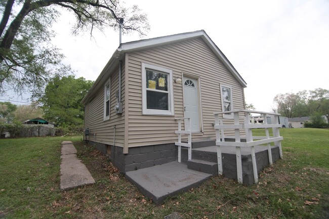 Building Photo - Newly Rehabbed 1-Bedroom Home – Pet Friend...