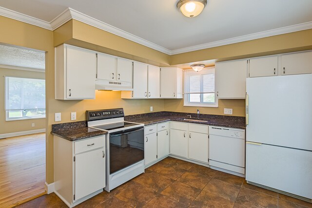 Building Photo - 2135 Winewood Ave