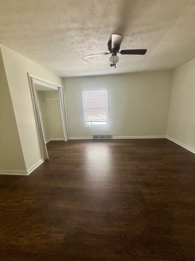 Building Photo - 3633 Kahlert Ave