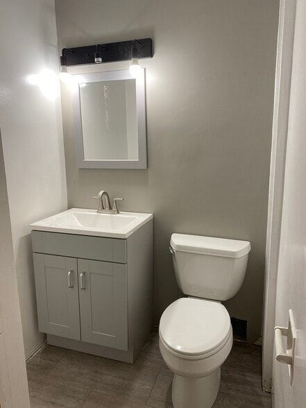 Building Photo - 211 S High St