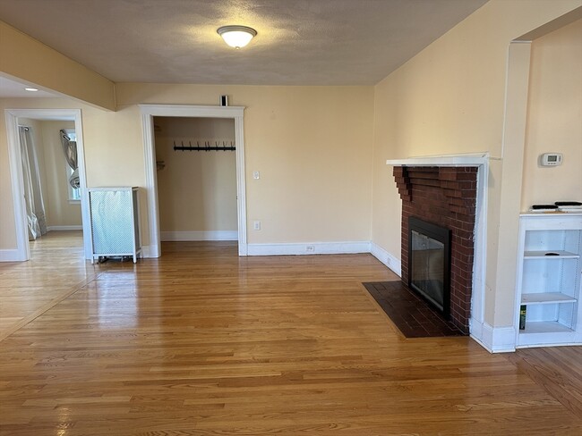 Building Photo - 10 Channing St