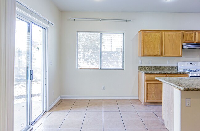 Building Photo - 1 Story home with 3 Bedrooms