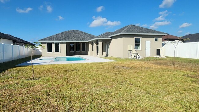 Building Photo - 157 Torrey Pines Dr