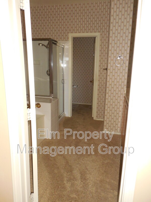 Building Photo - 3555 Meridale Dr