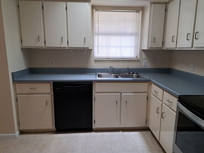 Building Photo - 7727 Betty Louise Dr